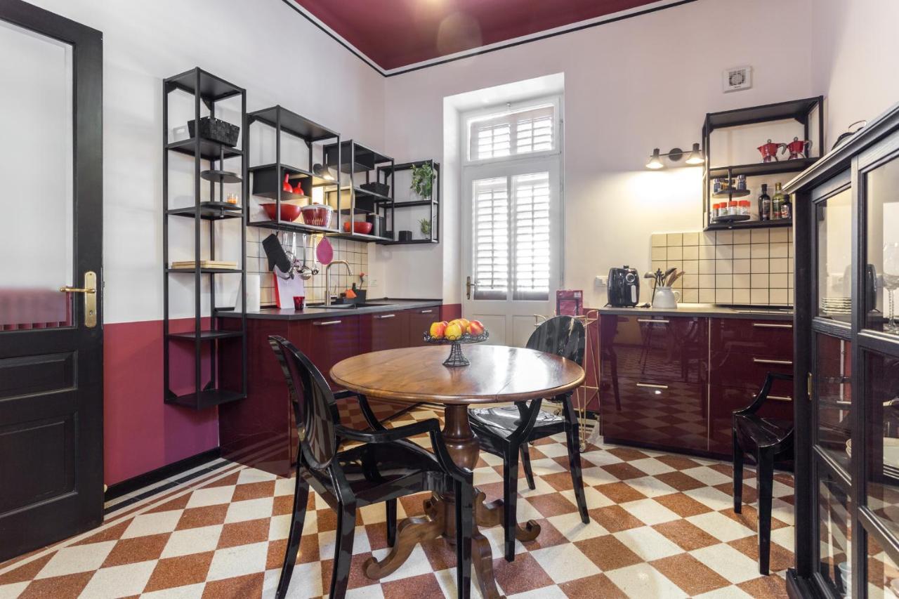 Apartamento La Casa Di Gatsby Lusso In Pieno Centro Con Parcheggio Gorizia Exterior foto