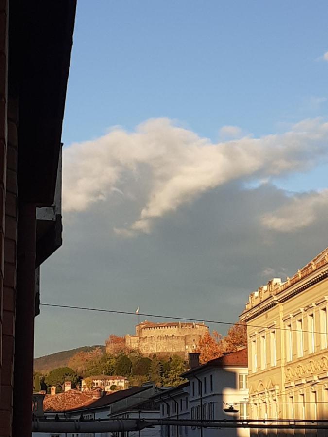 Apartamento La Casa Di Gatsby Lusso In Pieno Centro Con Parcheggio Gorizia Exterior foto