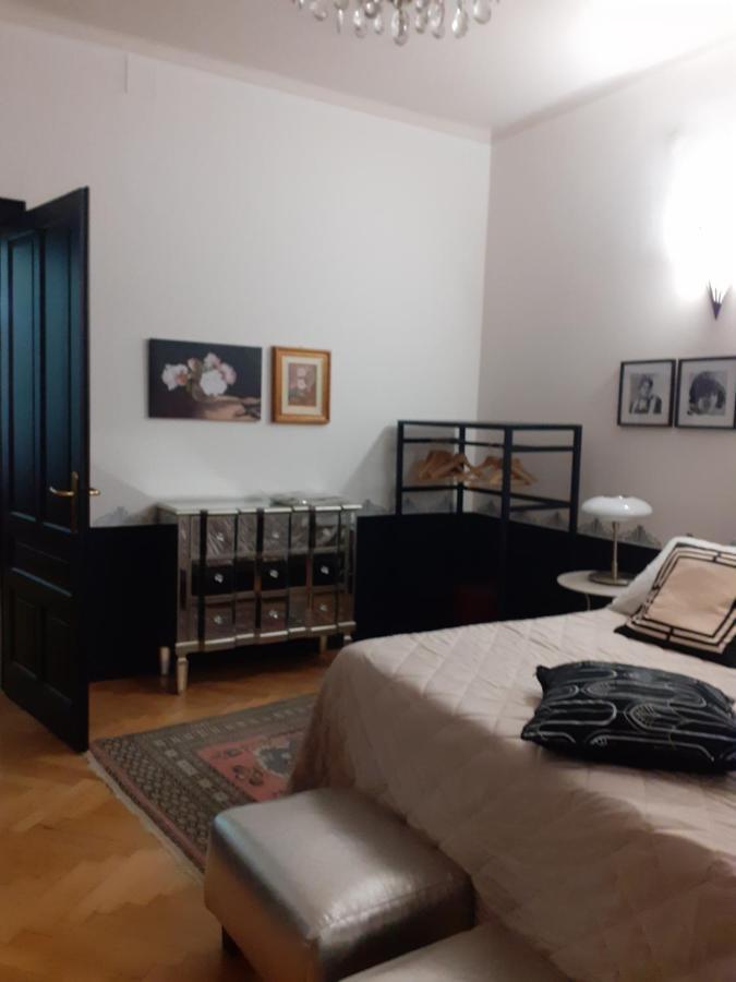 Apartamento La Casa Di Gatsby Lusso In Pieno Centro Con Parcheggio Gorizia Exterior foto